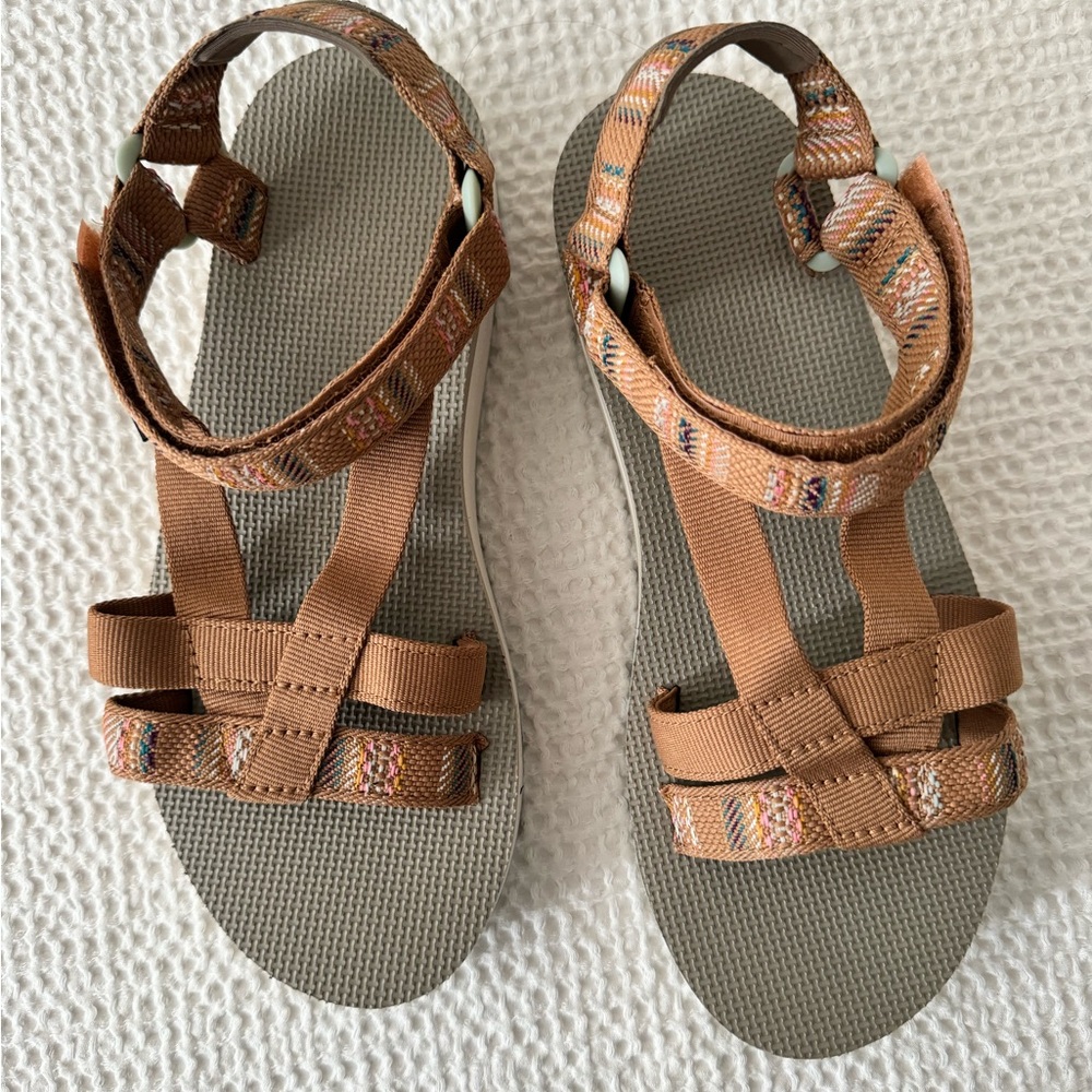 NEW-TEVA - Midform Arivaca Sandals size 8